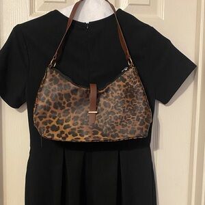 Chic Leopard Print Shoulder Bag